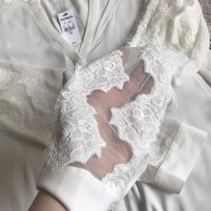 Express Lace sleeves shirt